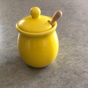 Now designs Honey pot with lid. And Wood dipper.